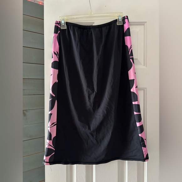 Black and Pink Raglan Sleeve Top - Picture 3 of 5